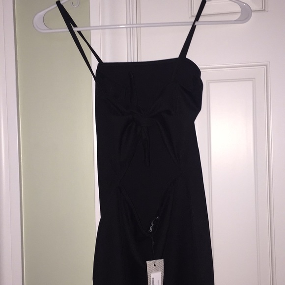 Black straight neck body-con dress with tie - Picture 3 of 3